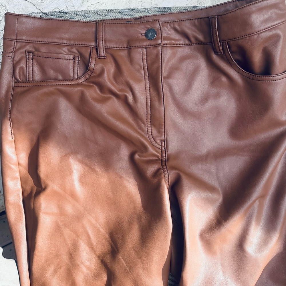 Signature Reitman’s Size 16 Caramel Brown Faux Leather Straight Leg Pants - Picture 10 of 15